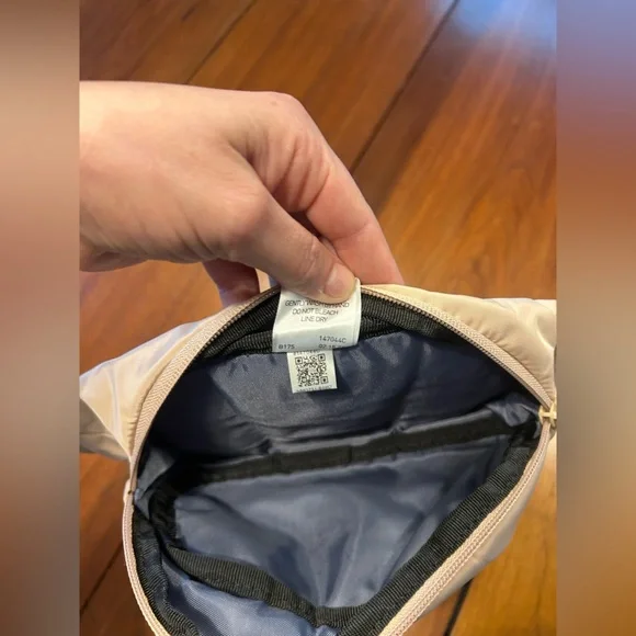 NWOT Adidas core waist pack beige - Picture 2 of 4